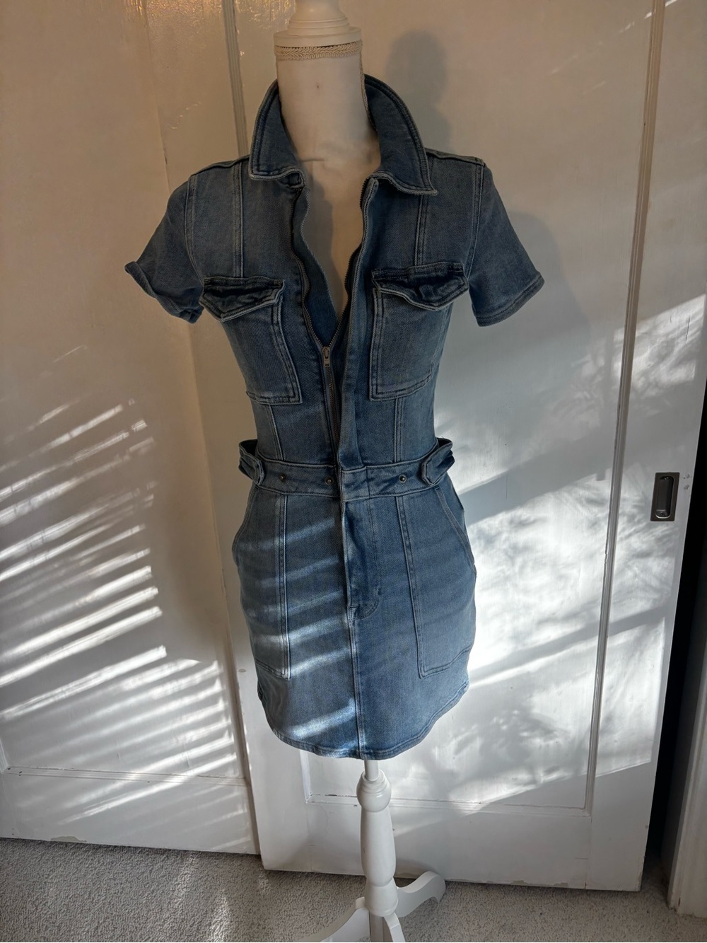 Good American Dark Blue Denim Short-Sleeve Zip Dress - Picture 4 of 11